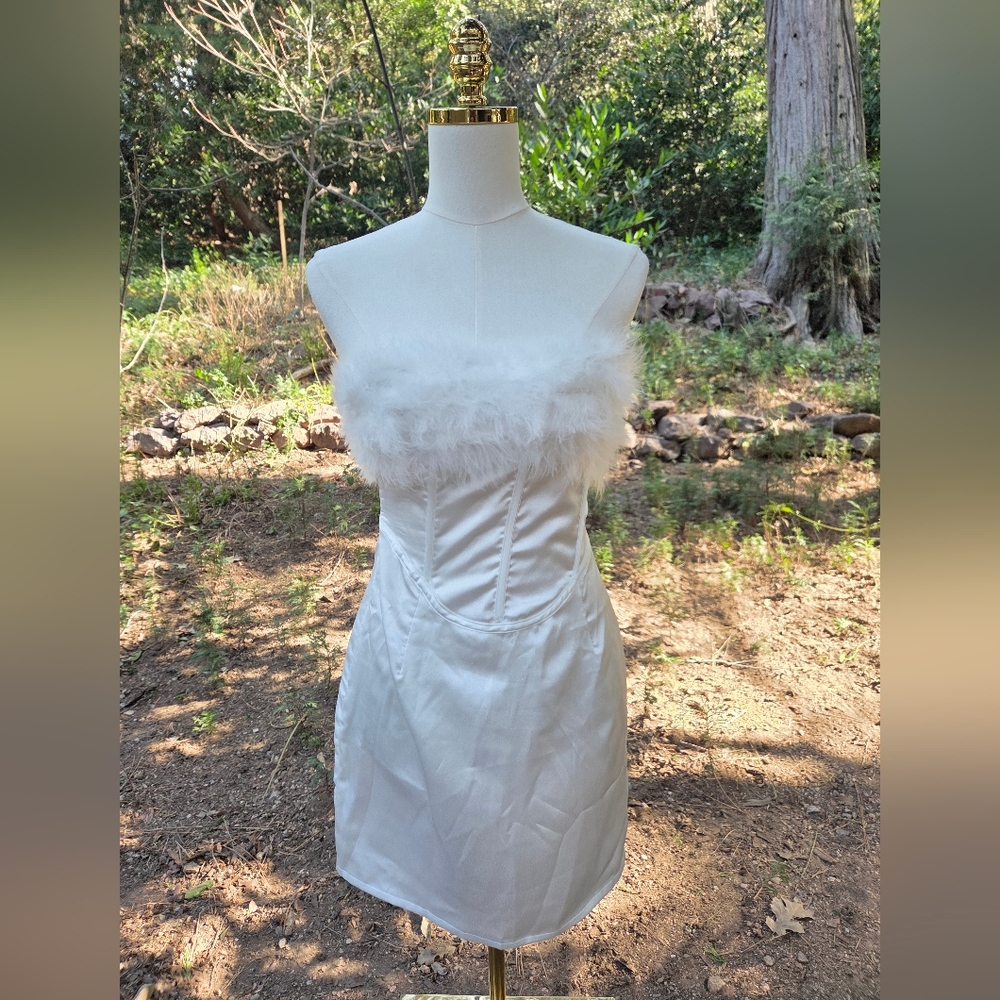 PrettyLittleThing‎ NWT Strapless White Dress with Feather Detail